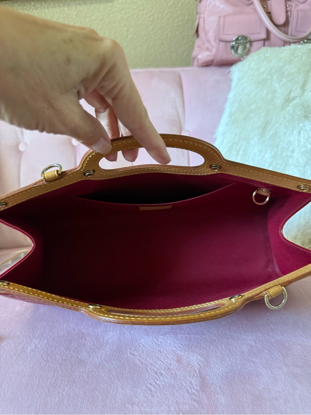 💯Auth! Louis Vuitton Roxbury Red Vernis Leather w Vachetta Trim & Gold Hardware - Picture 13 of 16